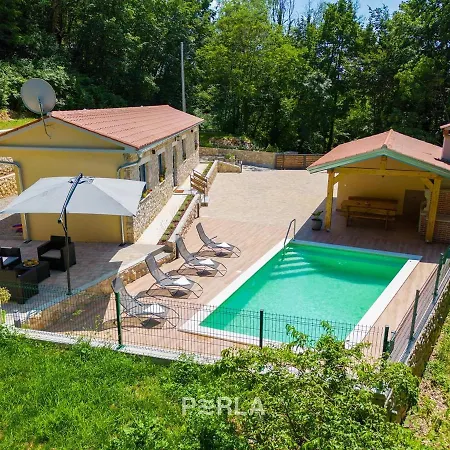 Cozy Stone House Capree With Pool 別荘