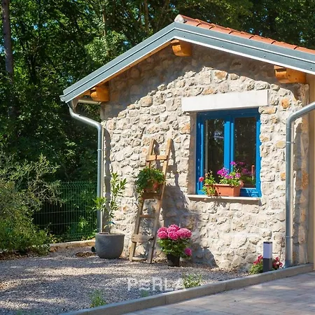 Cozy Stone House Capree With Pool