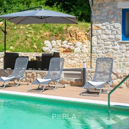 Cozy Stone House Capree With Pool Holiday home *