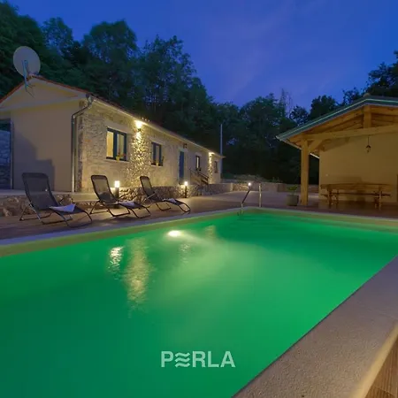 Cozy Stone House Capree With Pool